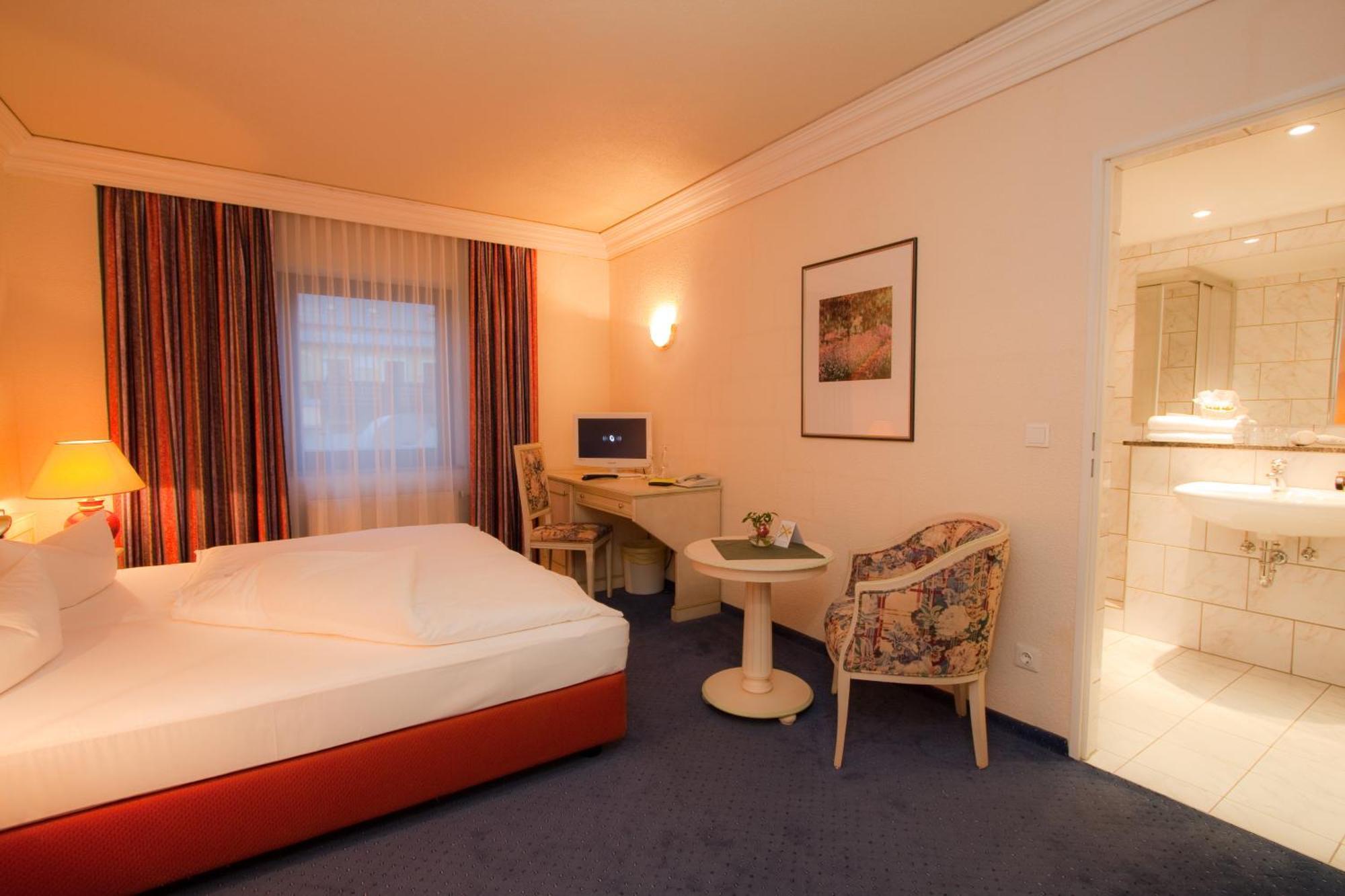 Hotel Weisses Ross Marienberg Buitenkant foto