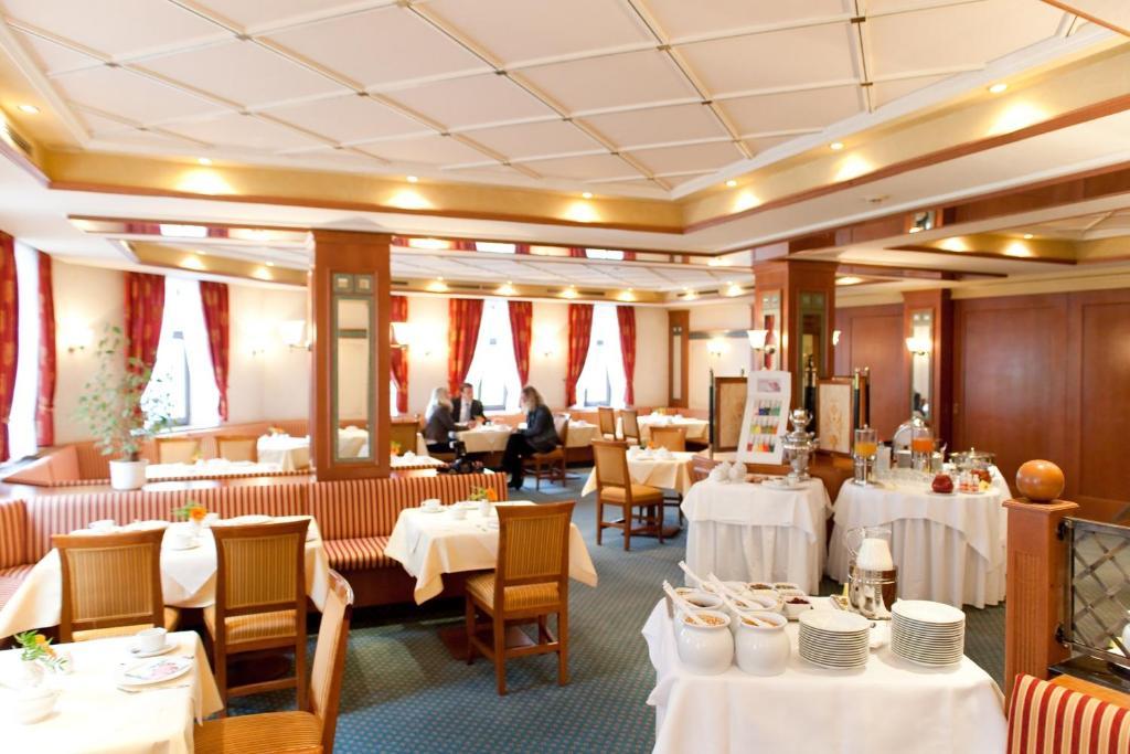 Hotel Weisses Ross Marienberg Buitenkant foto