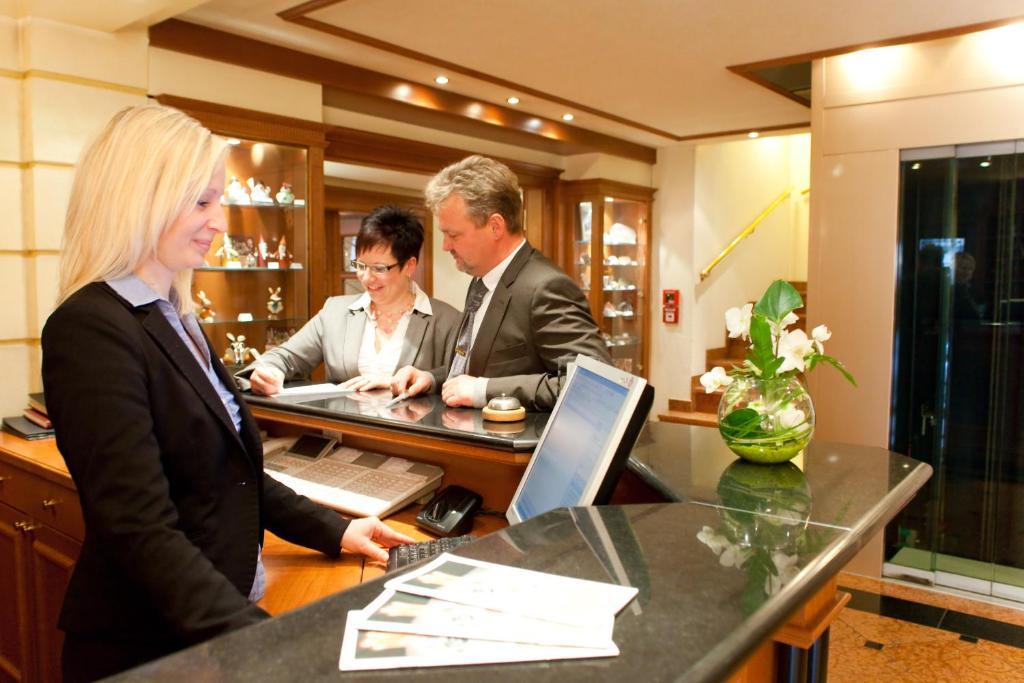 Hotel Weisses Ross Marienberg Buitenkant foto