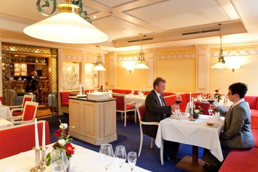 Hotel Weisses Ross Marienberg Buitenkant foto