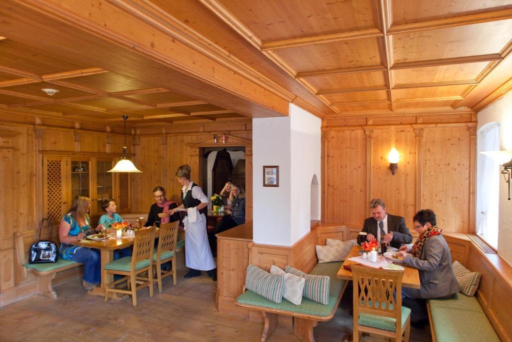 Hotel Weisses Ross Marienberg Buitenkant foto