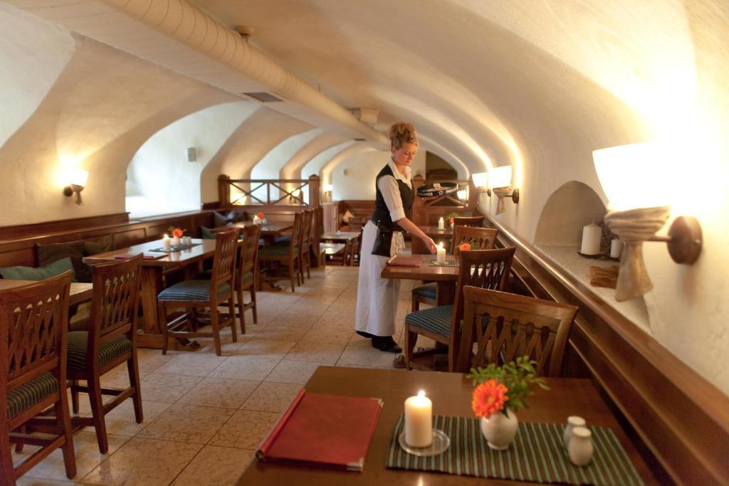 Hotel Weisses Ross Marienberg Buitenkant foto
