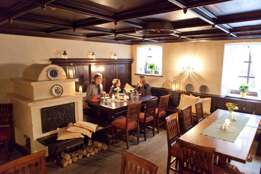 Hotel Weisses Ross Marienberg Buitenkant foto