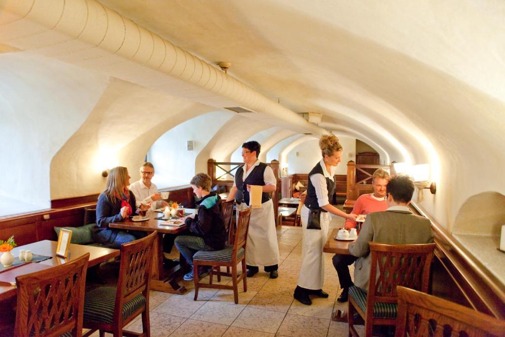 Hotel Weisses Ross Marienberg Buitenkant foto